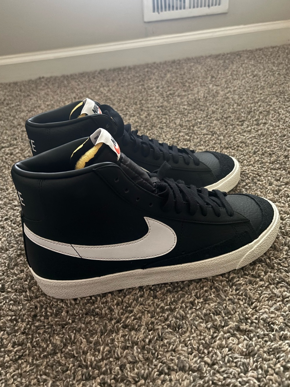 Nike Blazer Mid 77 Women’s 11 / Men’s 9.5